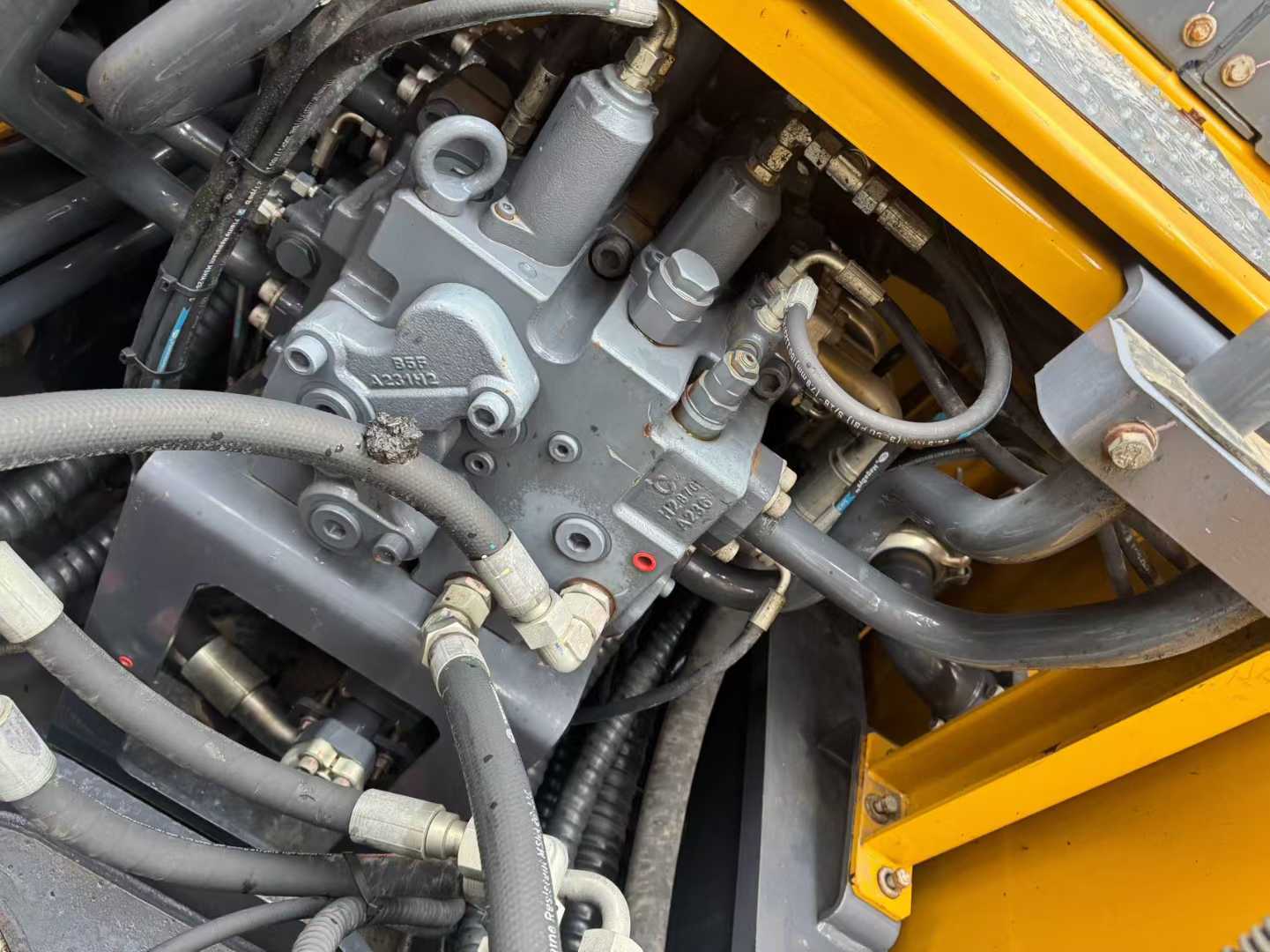 Used XCMG XE690DK MAX Excavator 2022 Model / 3