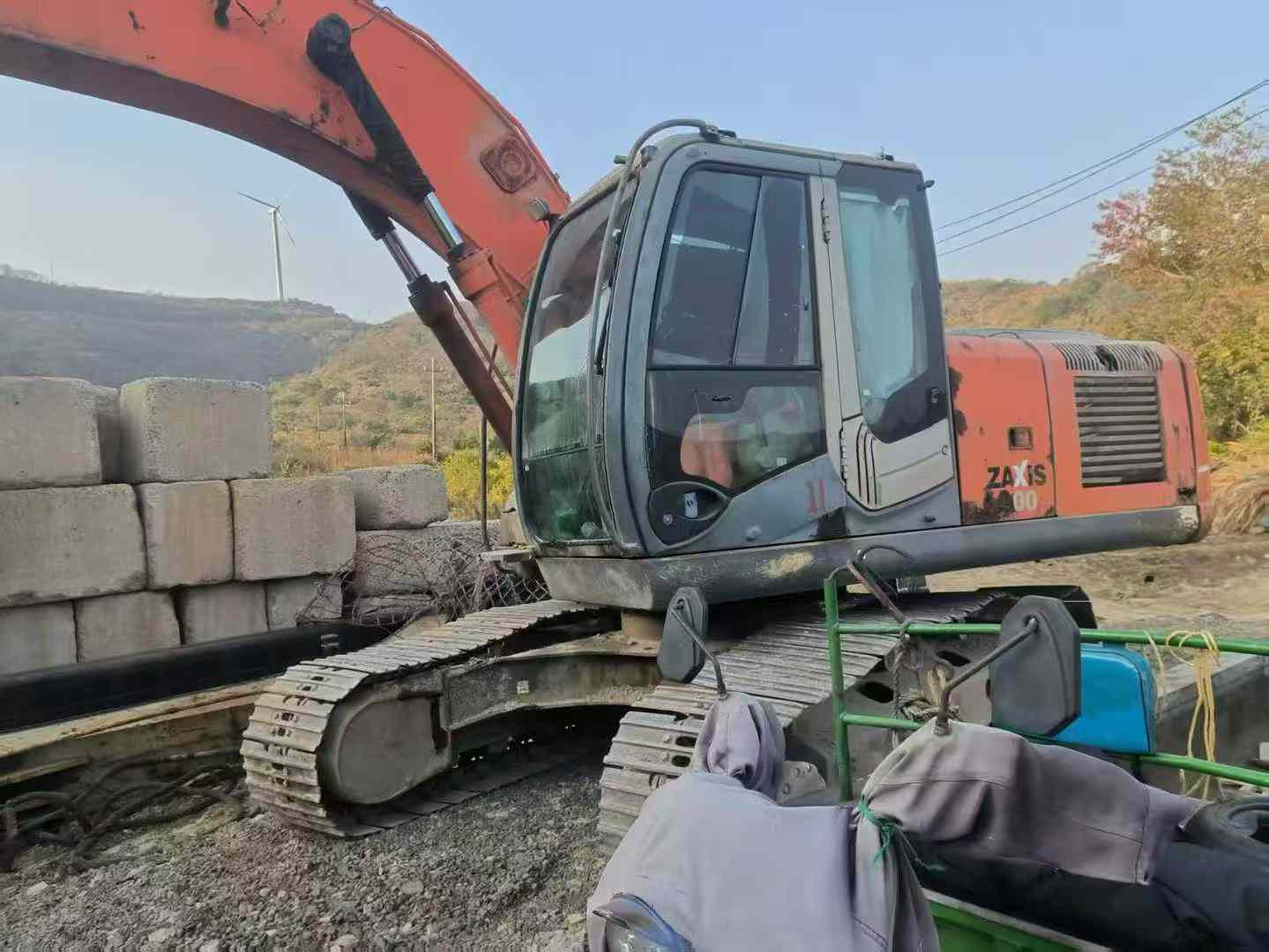 Used Hitachi ZAXIS200 Excavator 2016 Model / 3