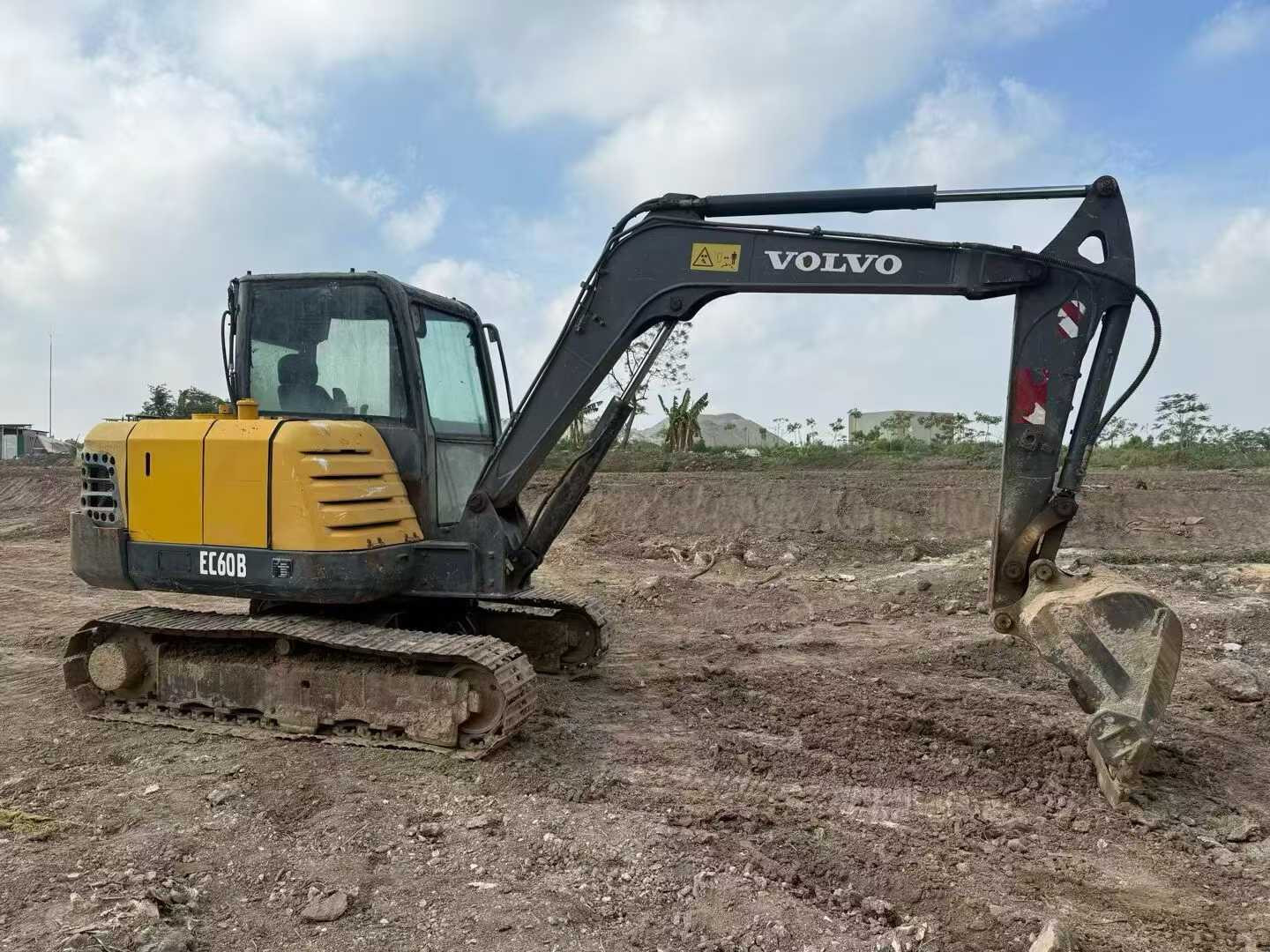 Used Volvo EC60 Excavator 2016 Model / 3