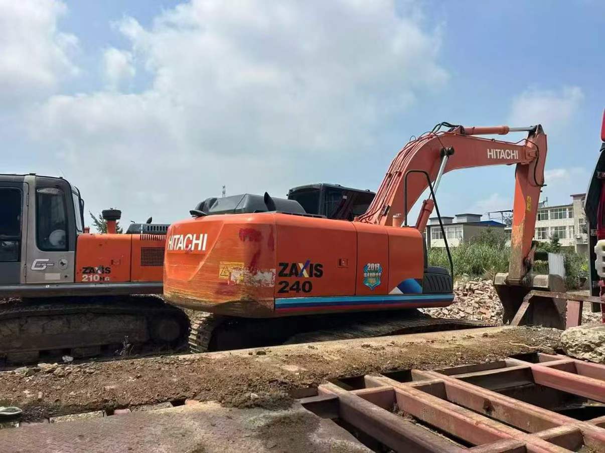 Used Hitachi ZAXIS200 Excavator 2020 Model / 6