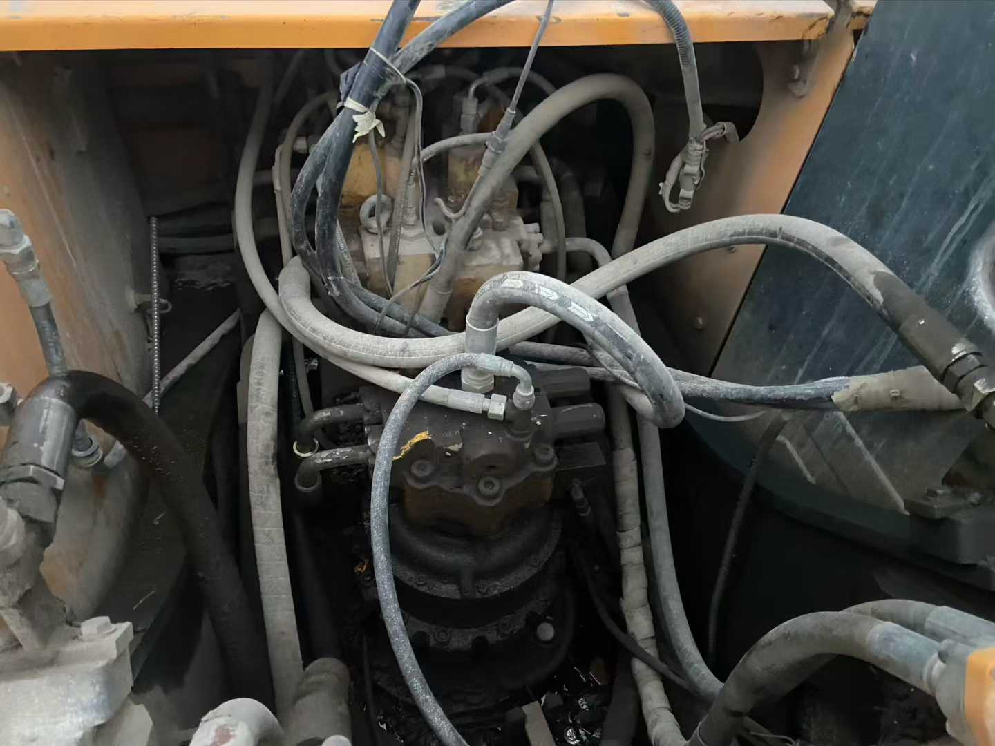 Used Hyundai R215VS Excavator 2017 Model / 6