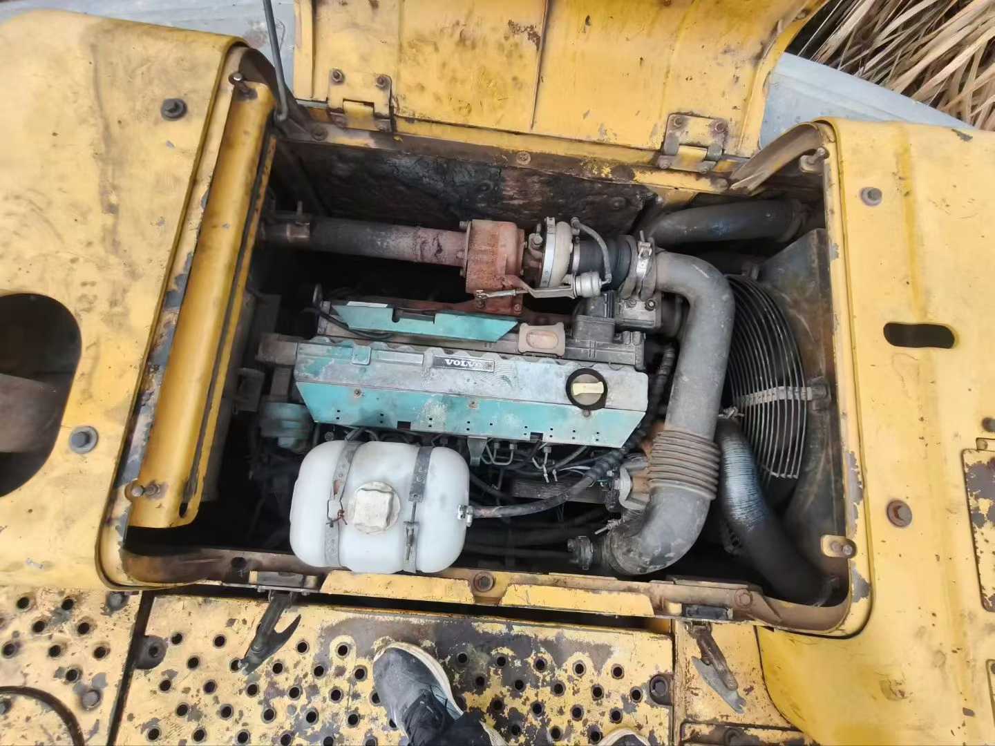 Used Volvo EW210C Excavator 2013 Model / 7