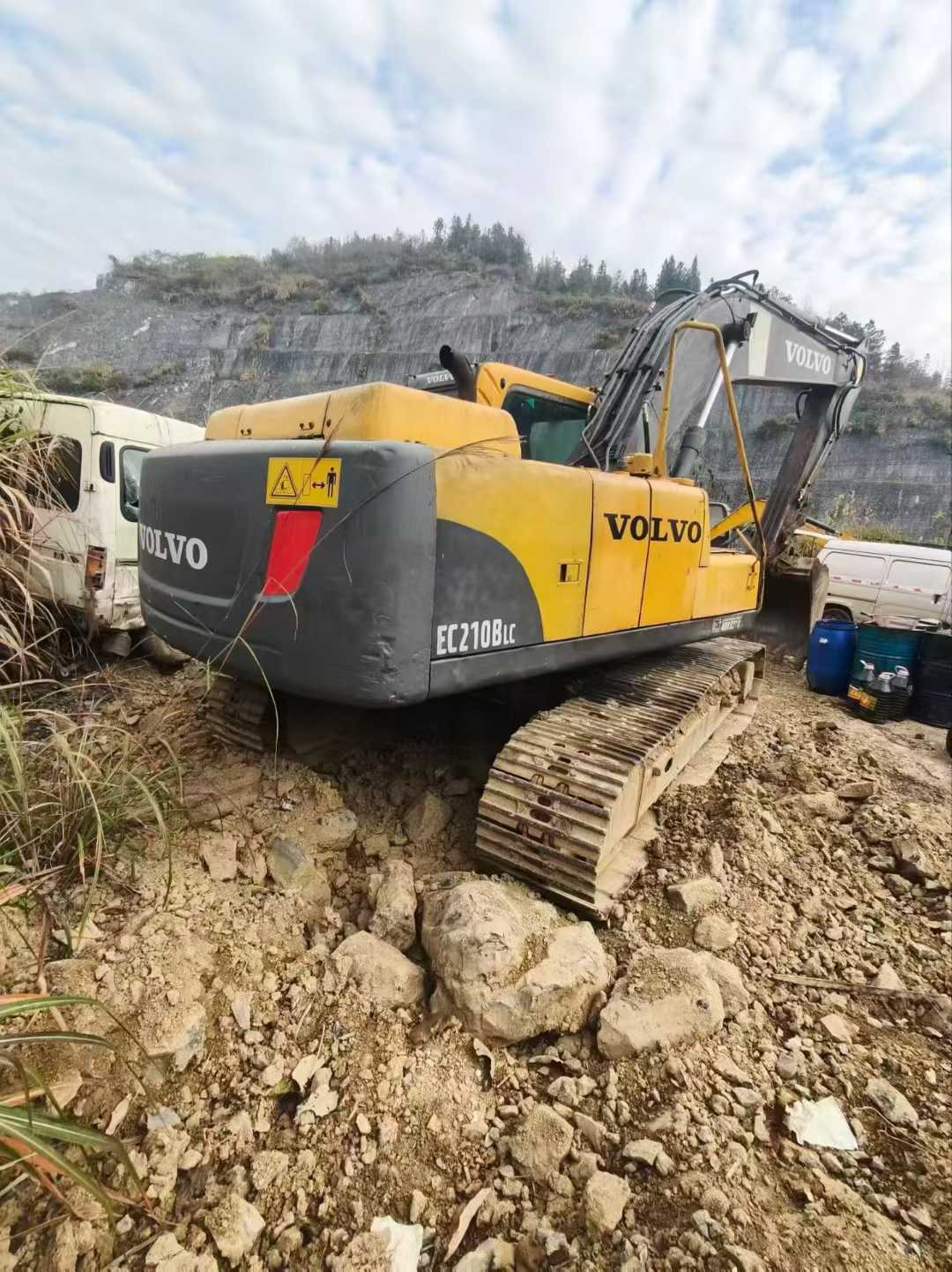 Used Volvo EW210C Excavator 2013 Model / 3