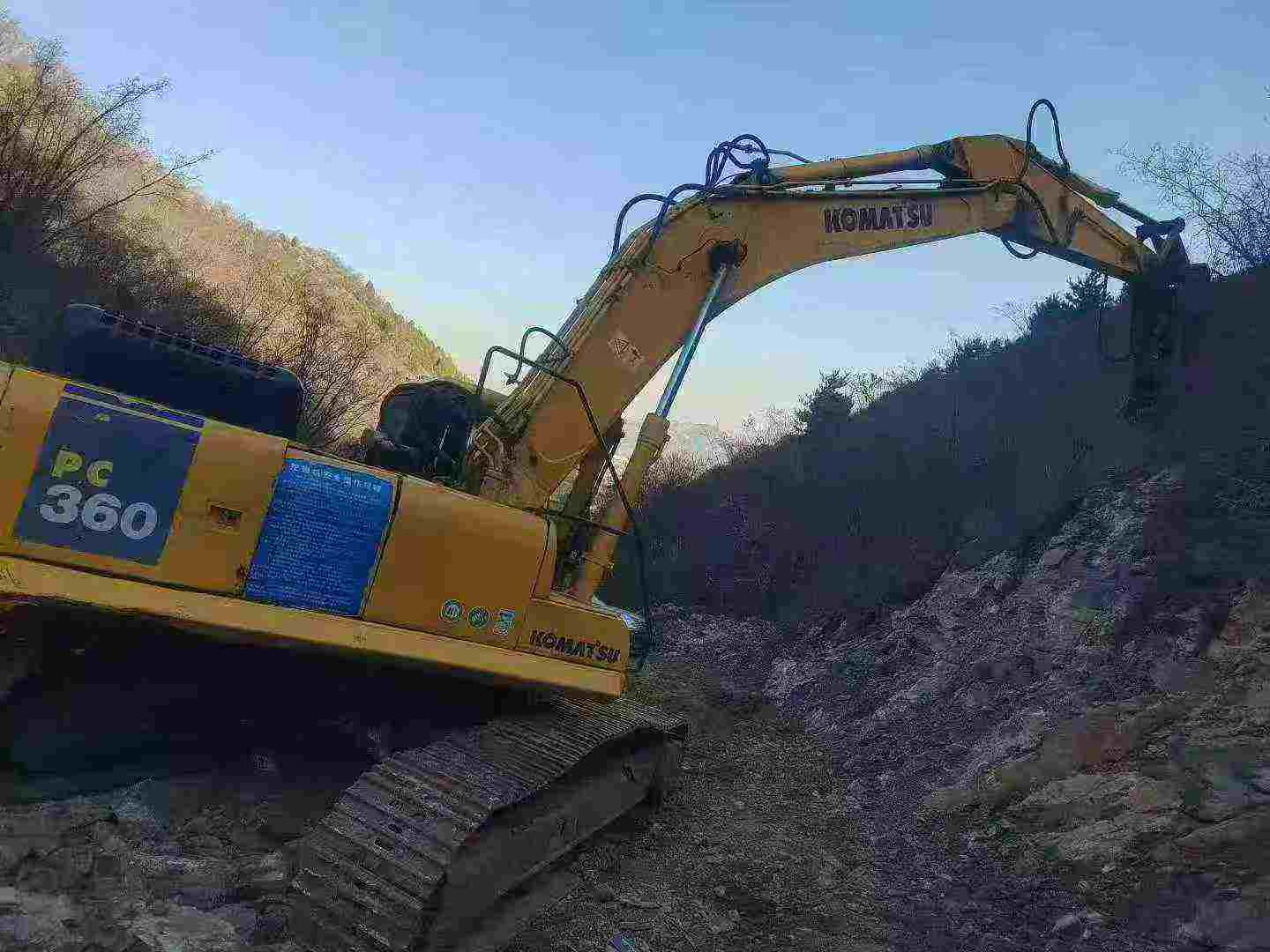 Used Komatsu PC60-7 Excavator 2012 Model / 3