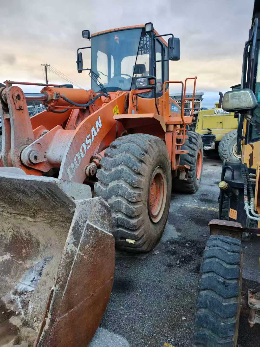 Used Doosan  DL507-9C Excavator 2016 Model / 3