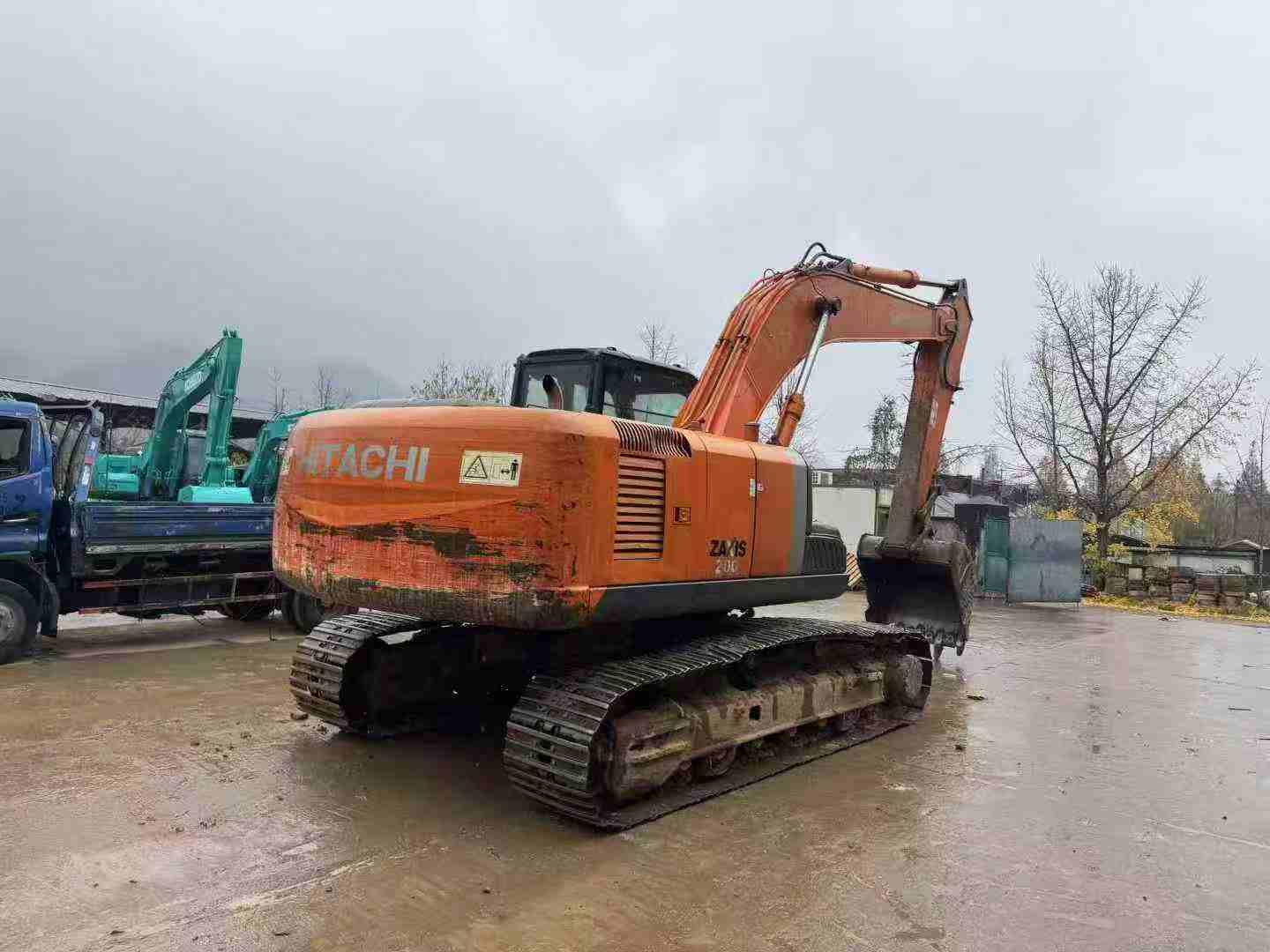 Used Hitachi ZAXIS200 Excavator 2010 Model / 3