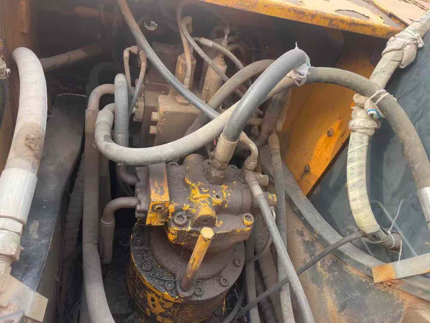 Used Hyundai R215-7 Excavator 2016 Model / 3