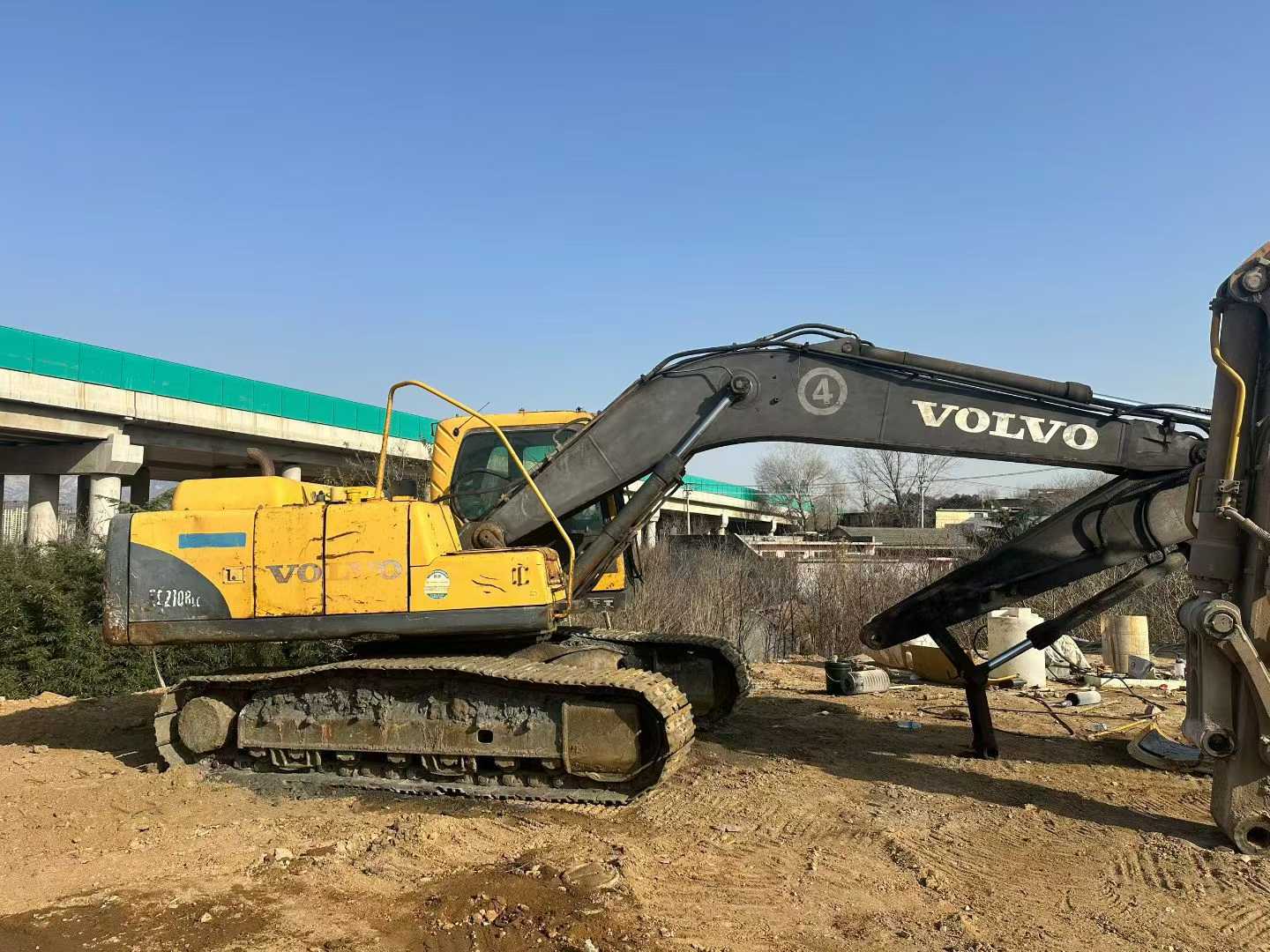 Used Volvo EW210C Excavator 2011 Model / 6