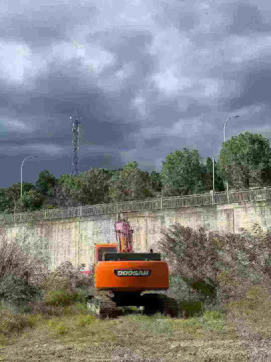 Used Doosan DH220 Excavator 2015 Model / 2