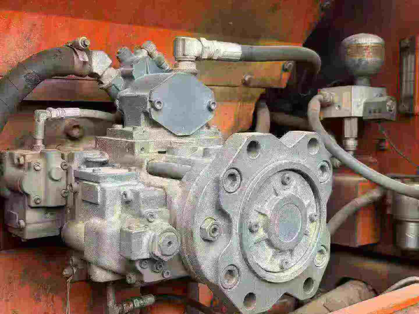 Used Doosan DH220 Excavator 2015 Model / 4