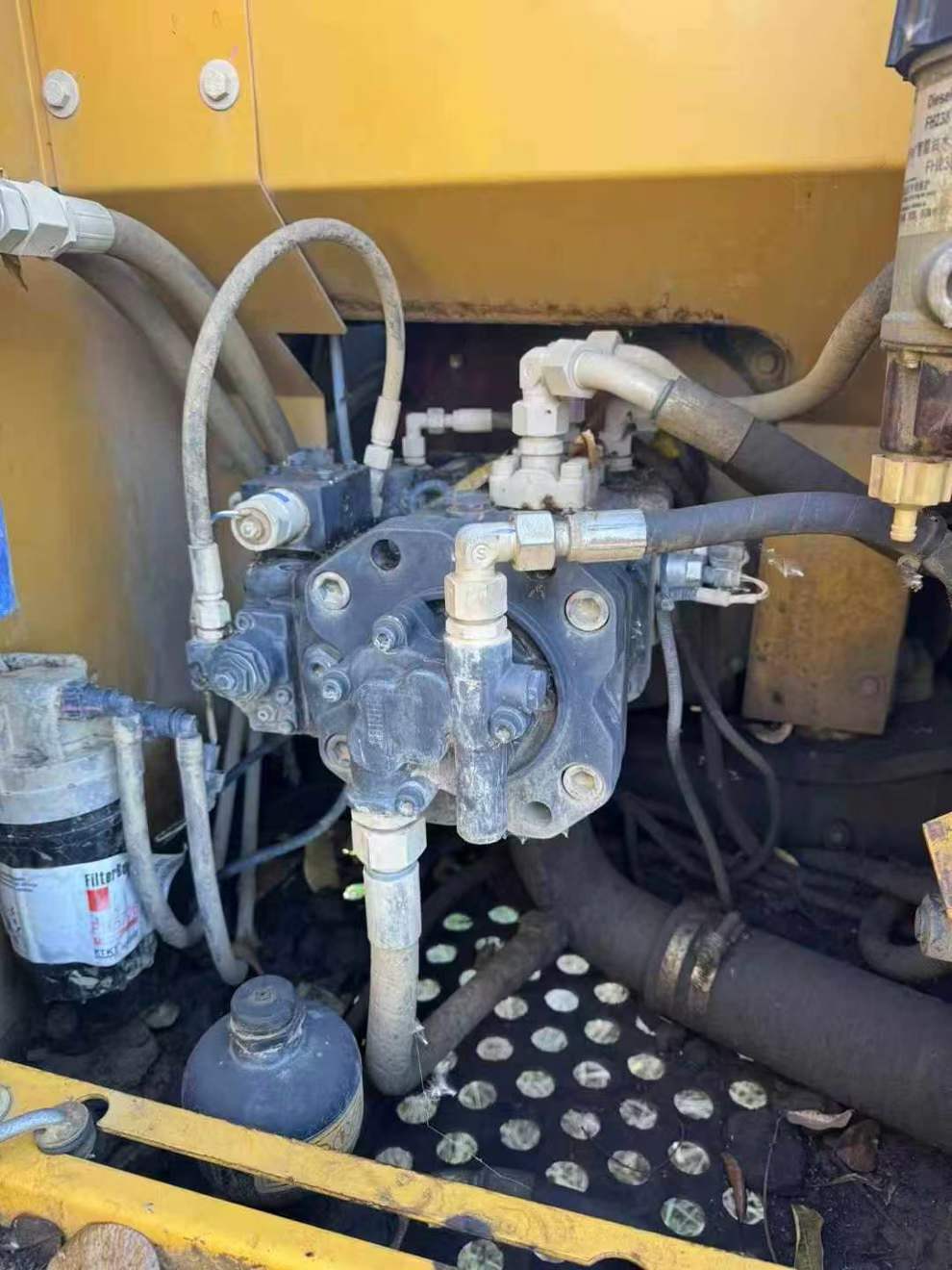 Used XCMG XE135D Excavator 2021 Model / 4