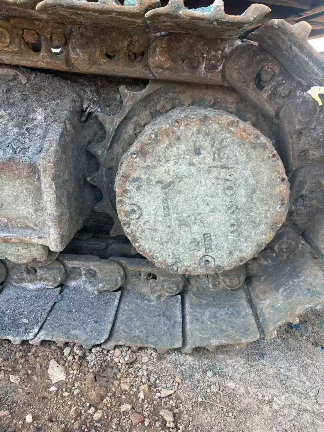 Used Volvo EW210C Excavator 2011 Model / 3