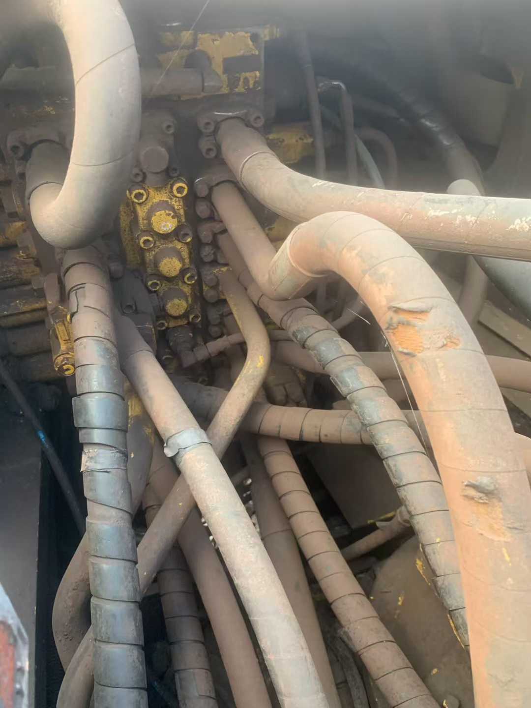 Used Komatsu PC220-8 Excavator 2017 Model / 8