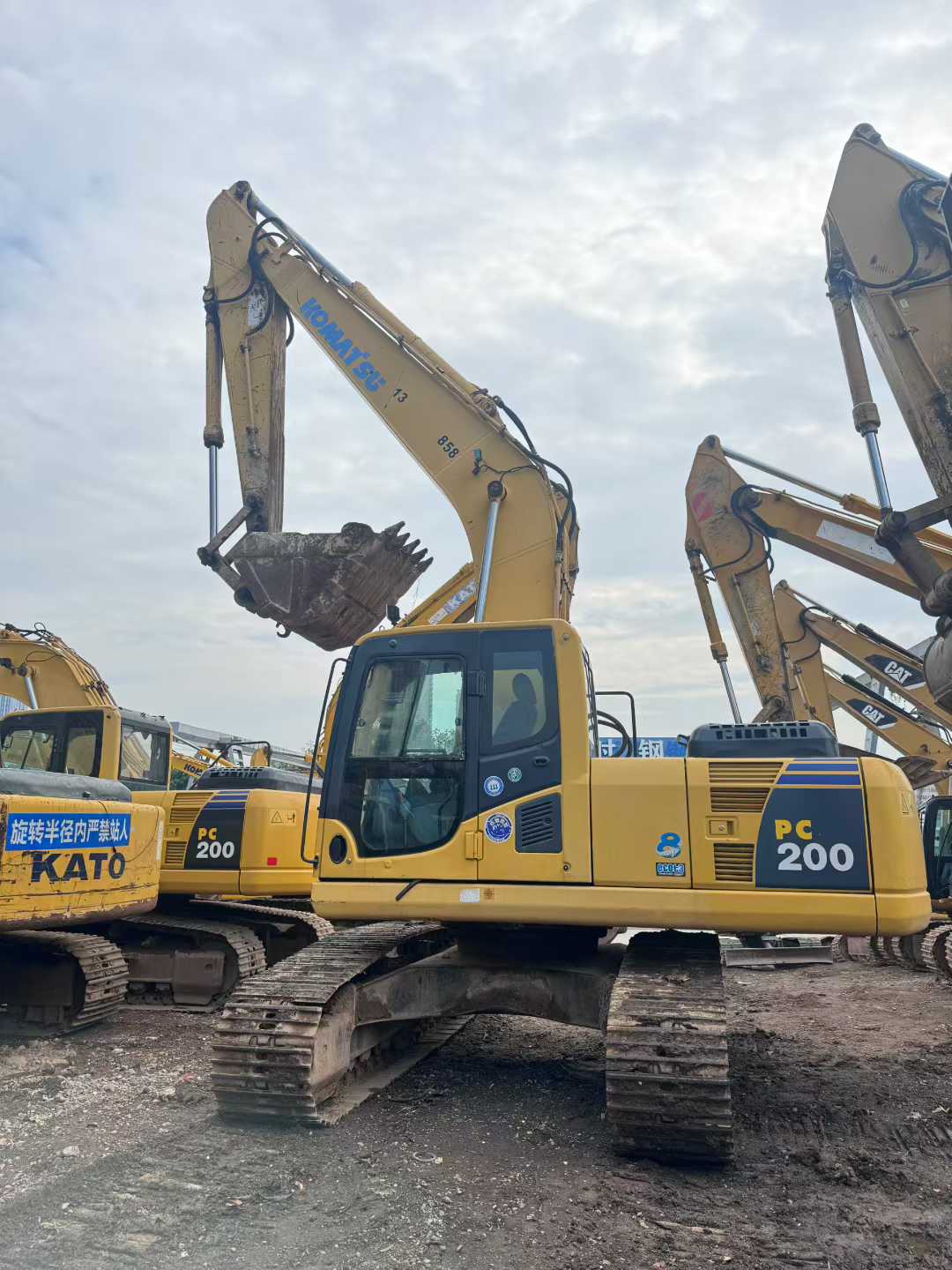Used Komatsu PC200-8 Excavator 2016 Model / 2