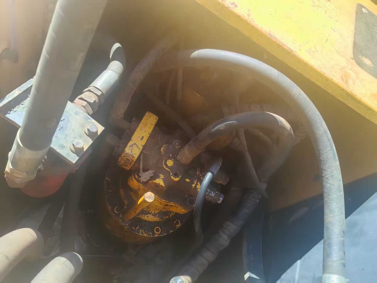 Used Hyundai R225-7 Excavator 2011 Model / 8