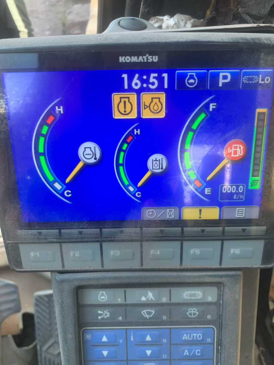 Used Komatsu PC220-8 Excavator 2017 Model / 3