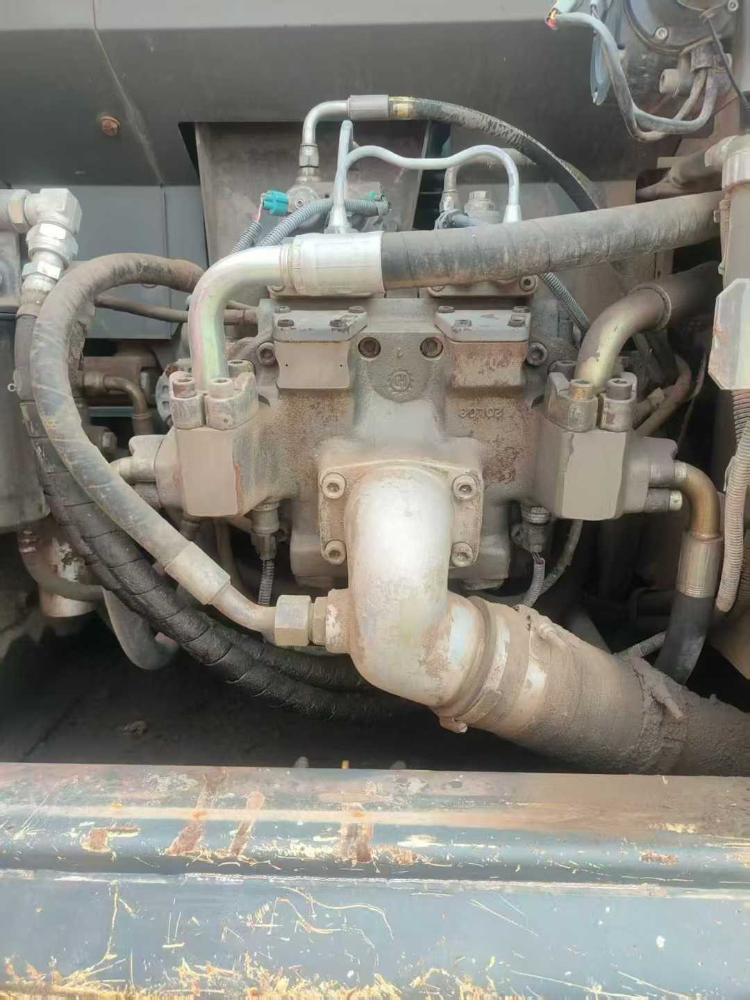 Used Hitachi ZX210H Excavator 2013 Model / 6