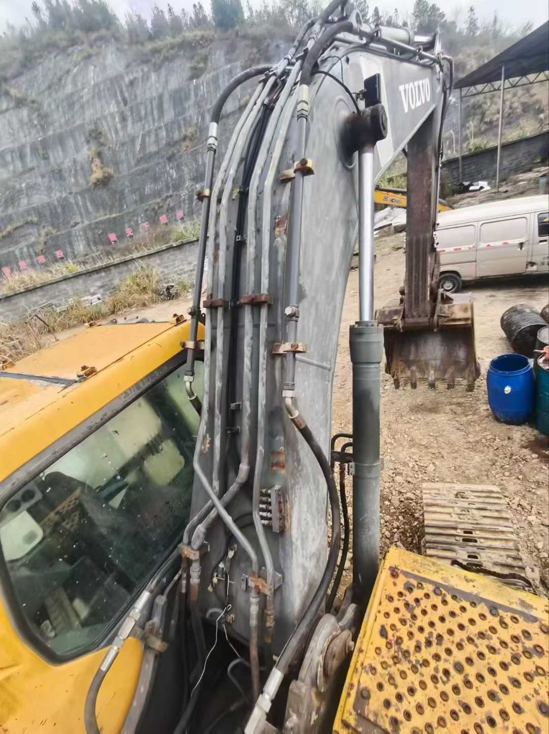 Used Volvo EW210C Excavator 2013 Model / 9