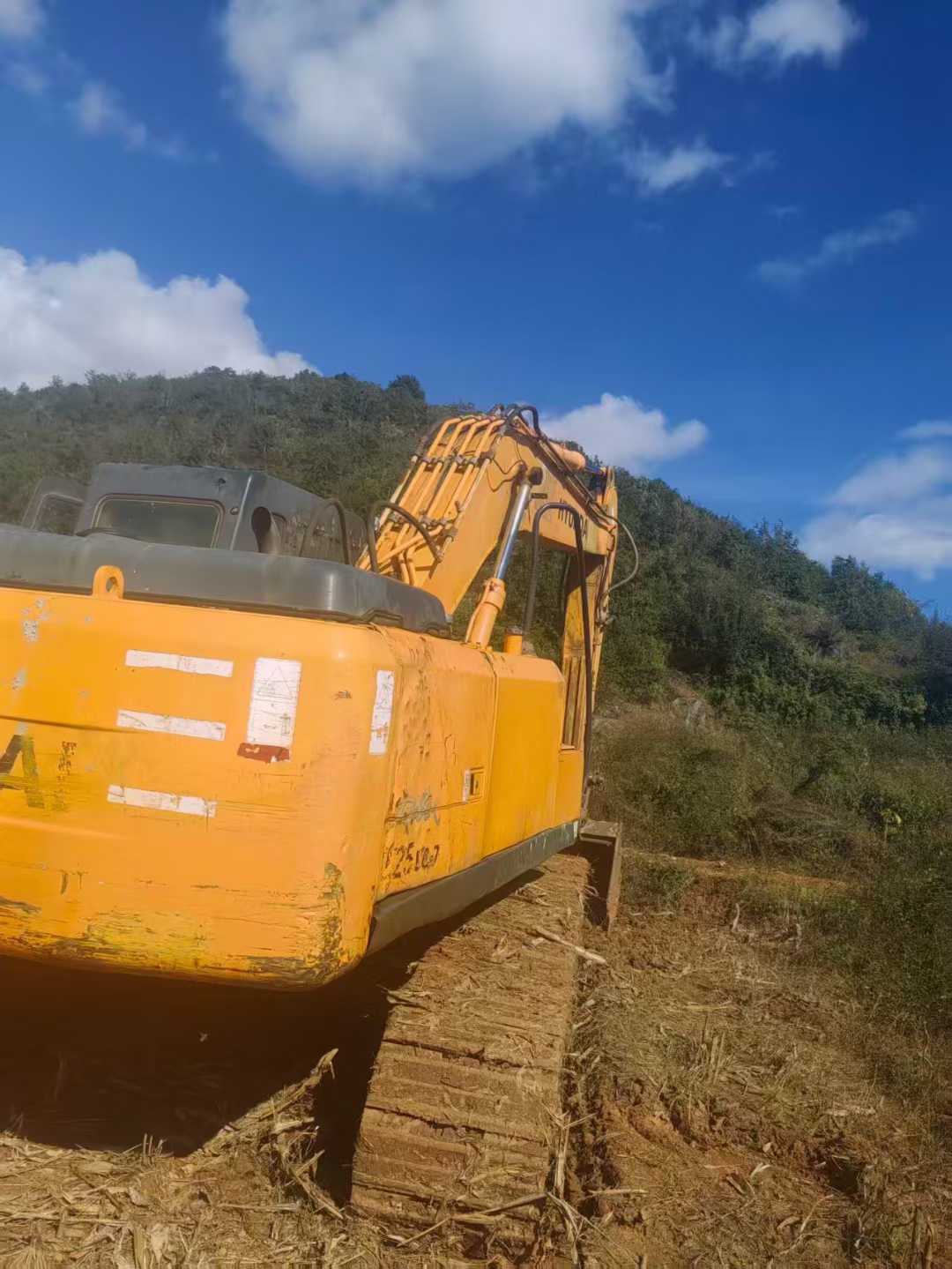 Used Hyundai R225-7 Excavator 2011 Model / 2