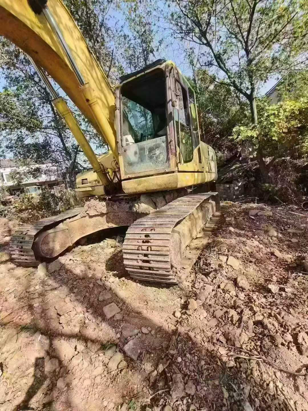 Used Komatsu PC220-8 Excavator 2016 Model / 3