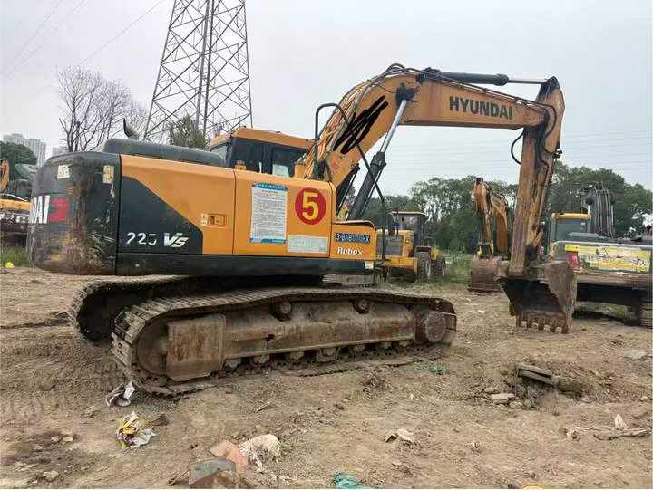 Used Hyundai R215VSN Excavator 2018 Model / 4