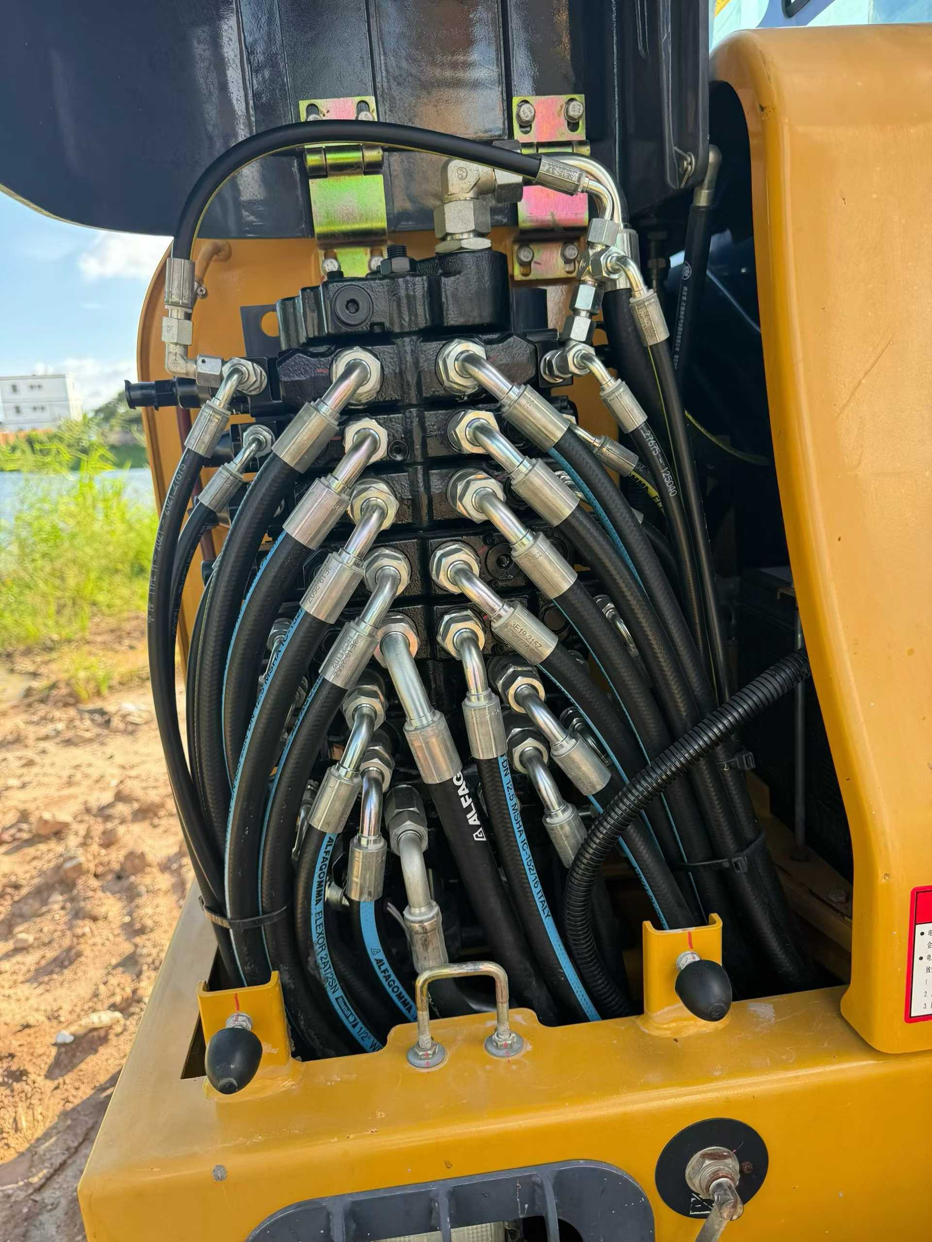 Used XCMG XE60 Excavator 2022 Model / 7