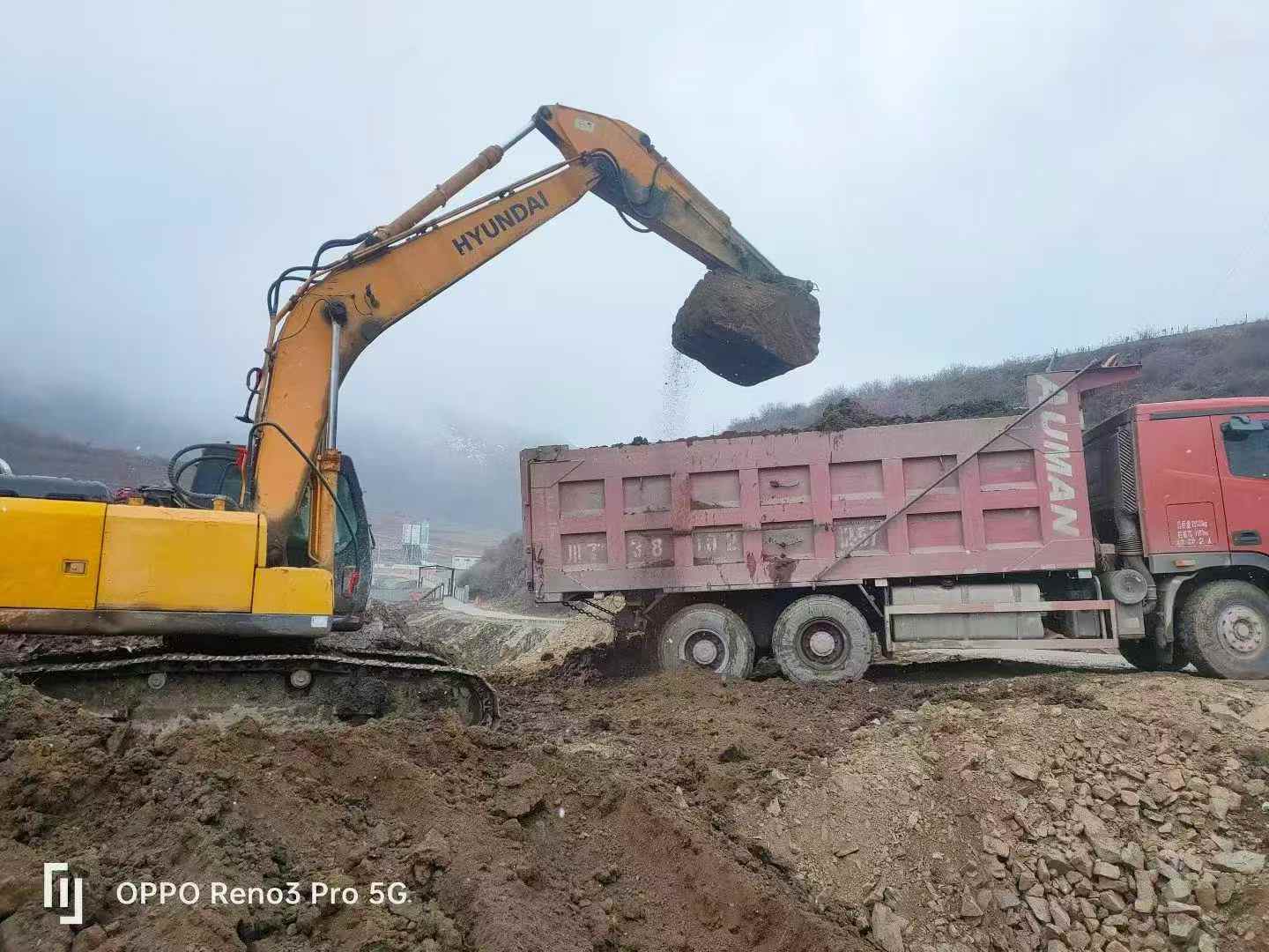 Used Hyundai R225-7 Excavator 2012 Model / 2