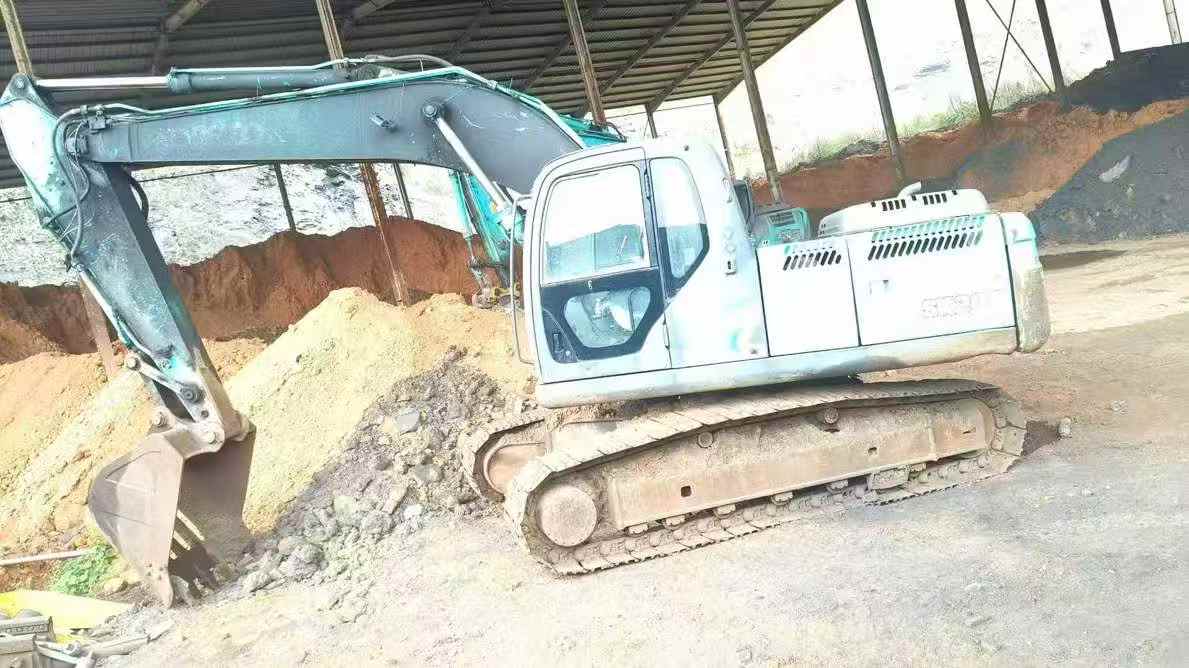 Used Kobelco SK200 Excavator 2016 Model / 2
