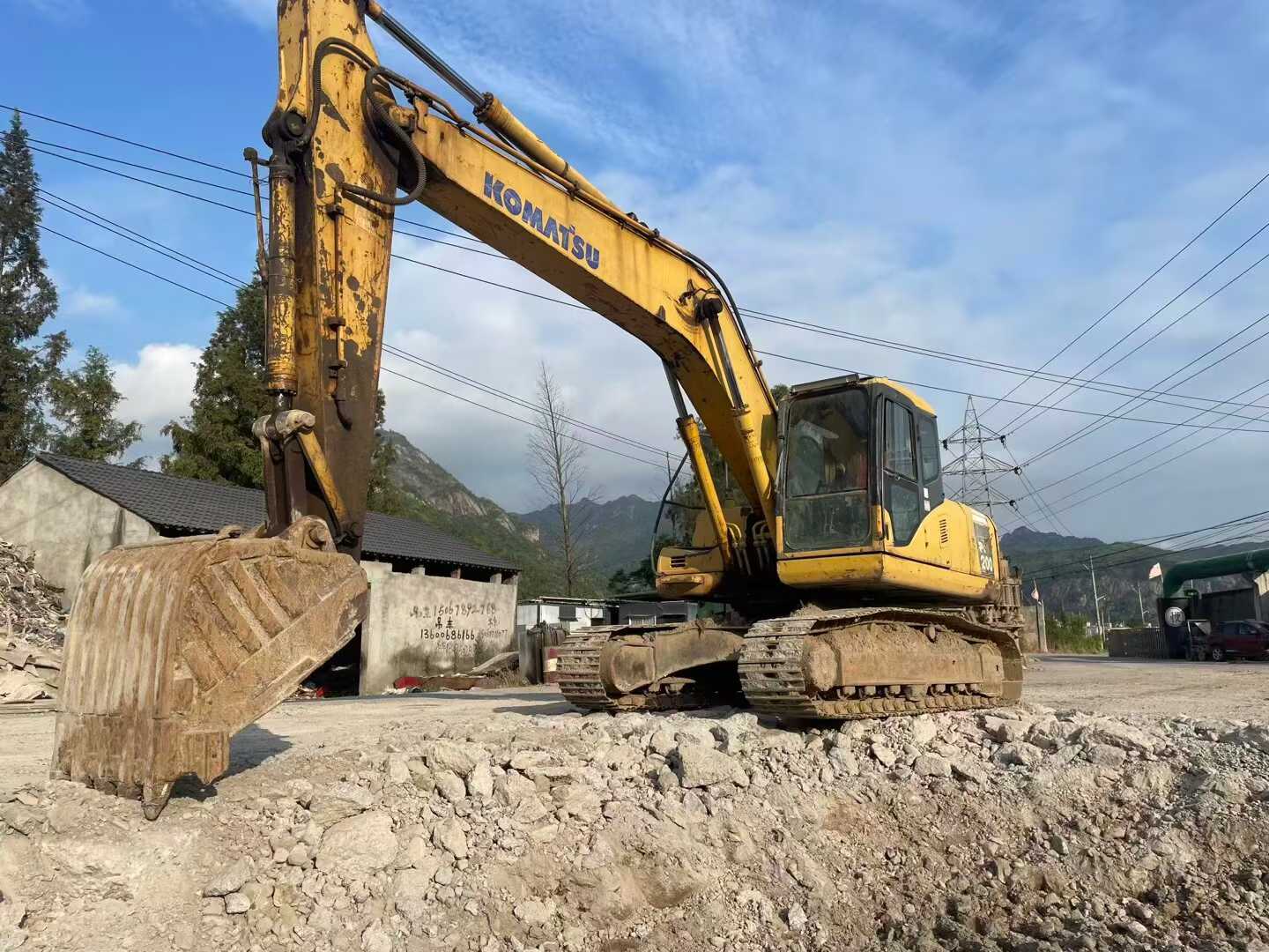 Used Komatsu PC200 Excavator 2016 Model / 8