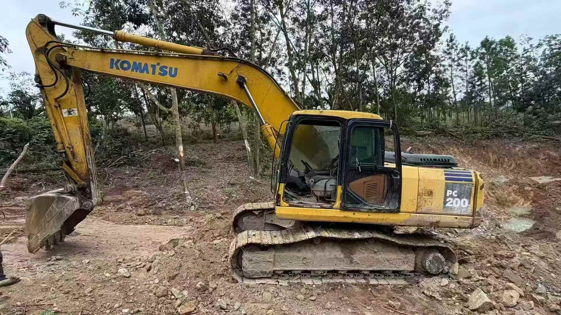Used Komatsu PW200-7 Excavator 2016 Model / 3