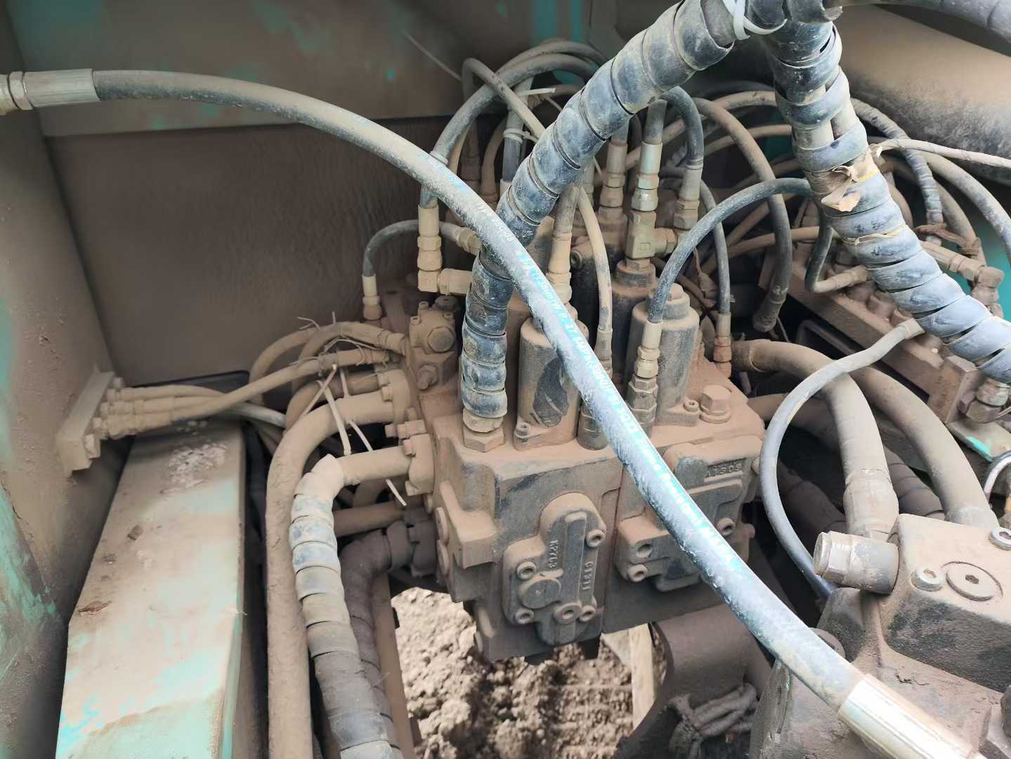 Used Kobelco SK200 Excavator 2012 Model / 6