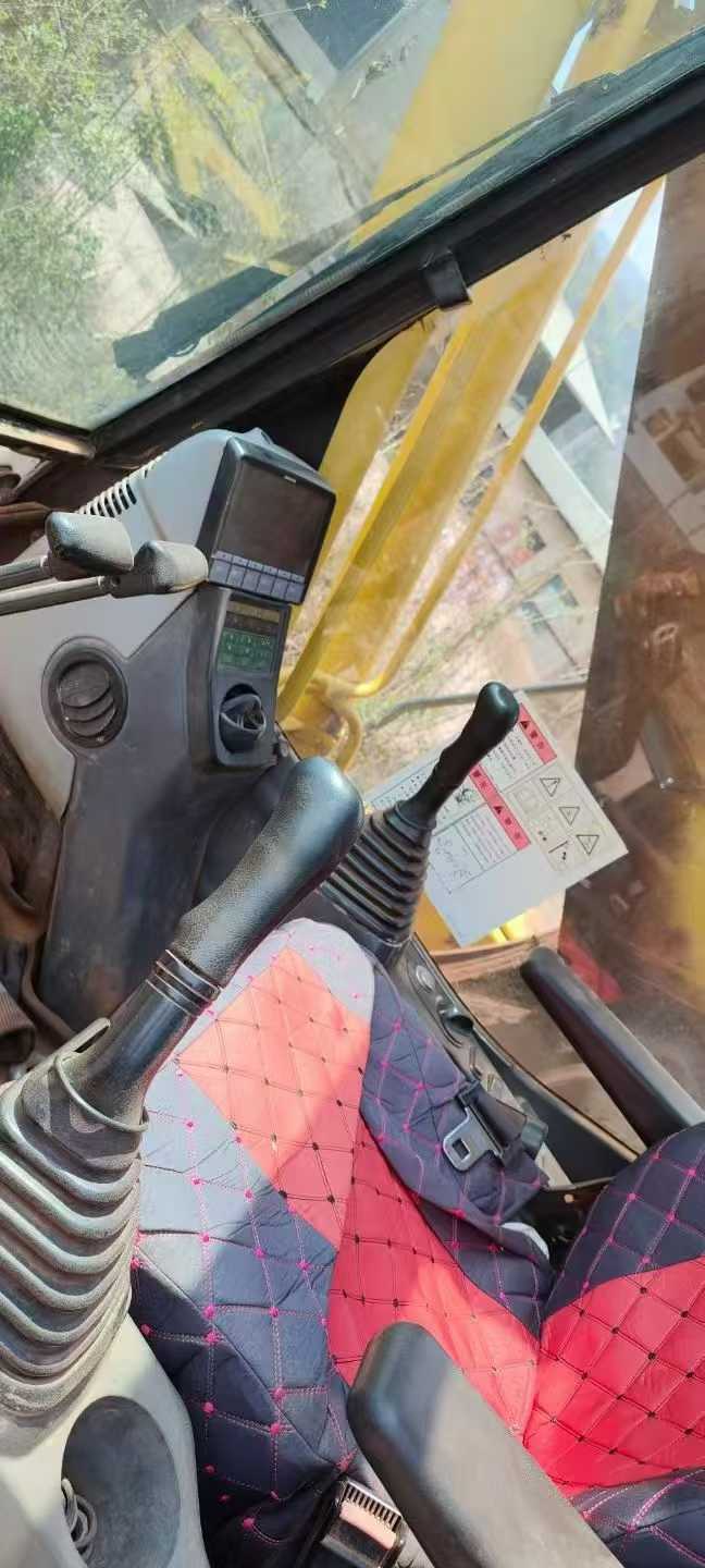 Used Komatsu PC200-8 Excavator 2011 Model / 4