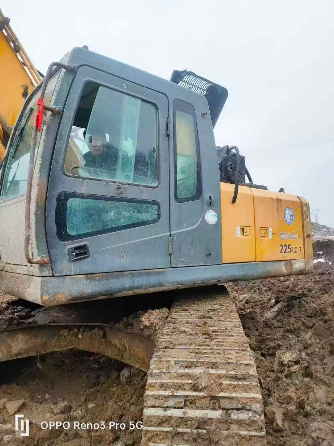 Used Hyundai R225-7 Excavator 2012 Model / 3