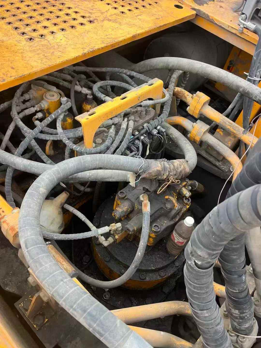 Used Sany SY85 Excavator 2011 Model / 4