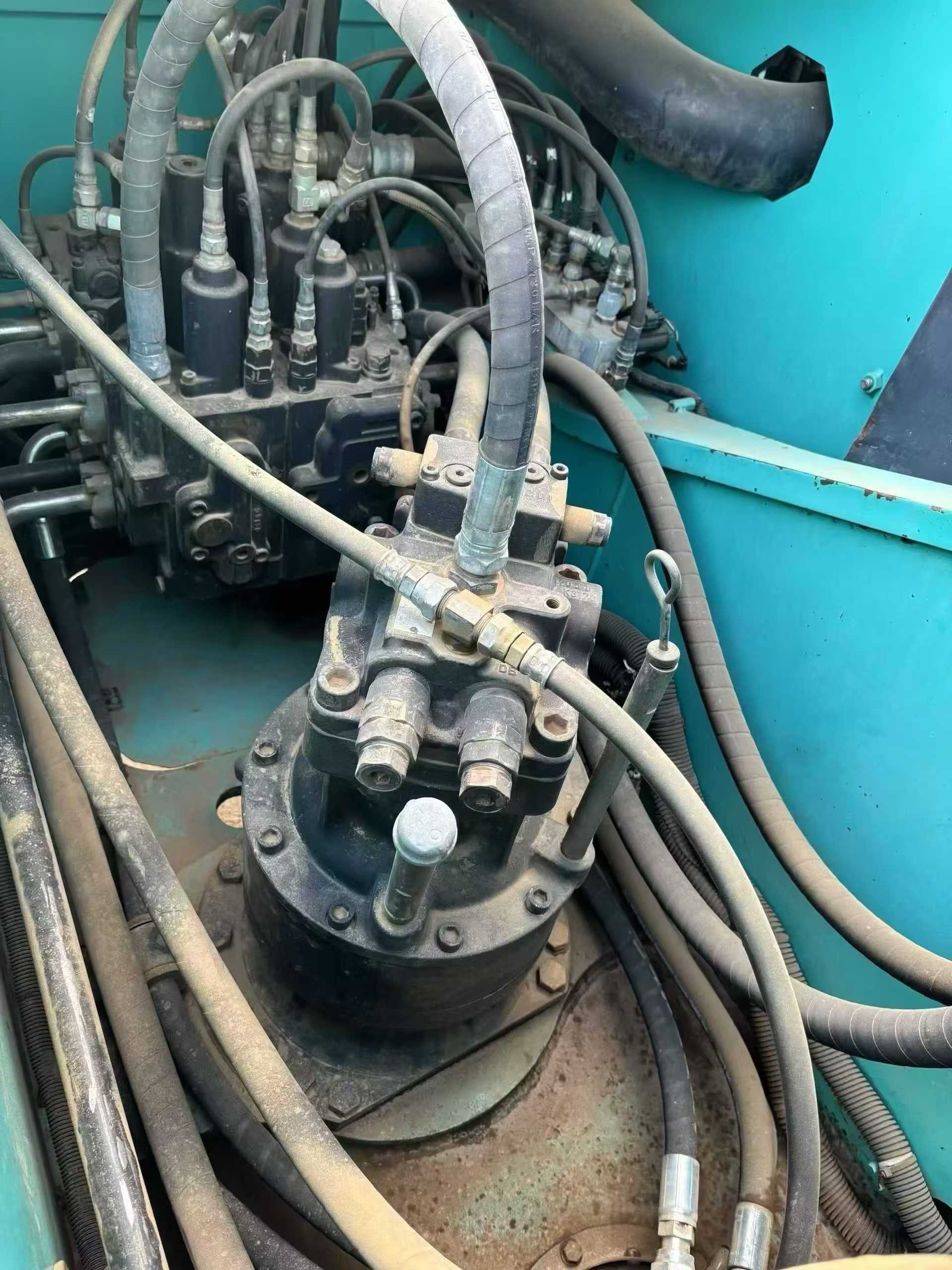 Used Kobelco SK210 Excavator 2010 Model / 6