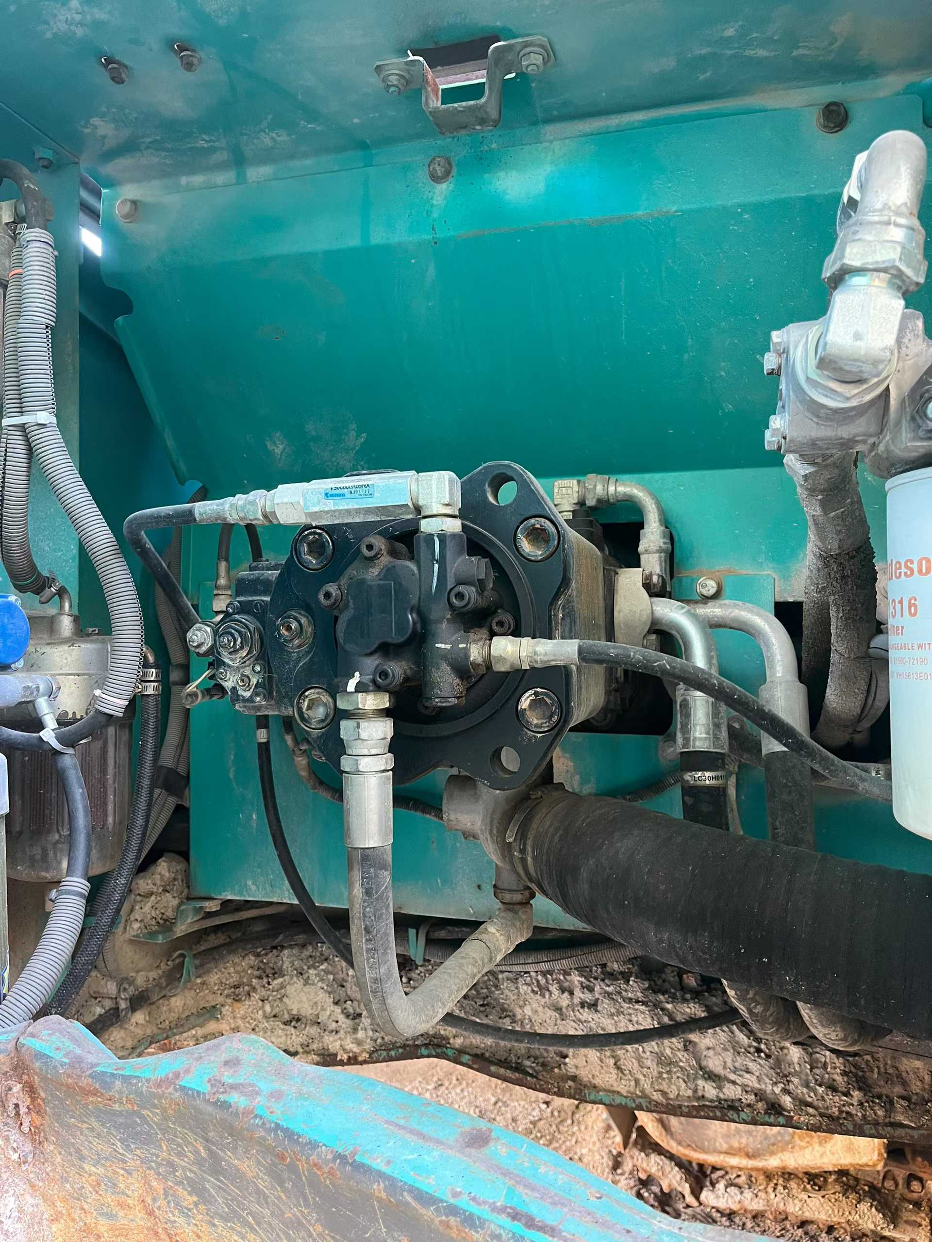 Used Kobelco SK350LC8 Excavator 2011 Model / 4