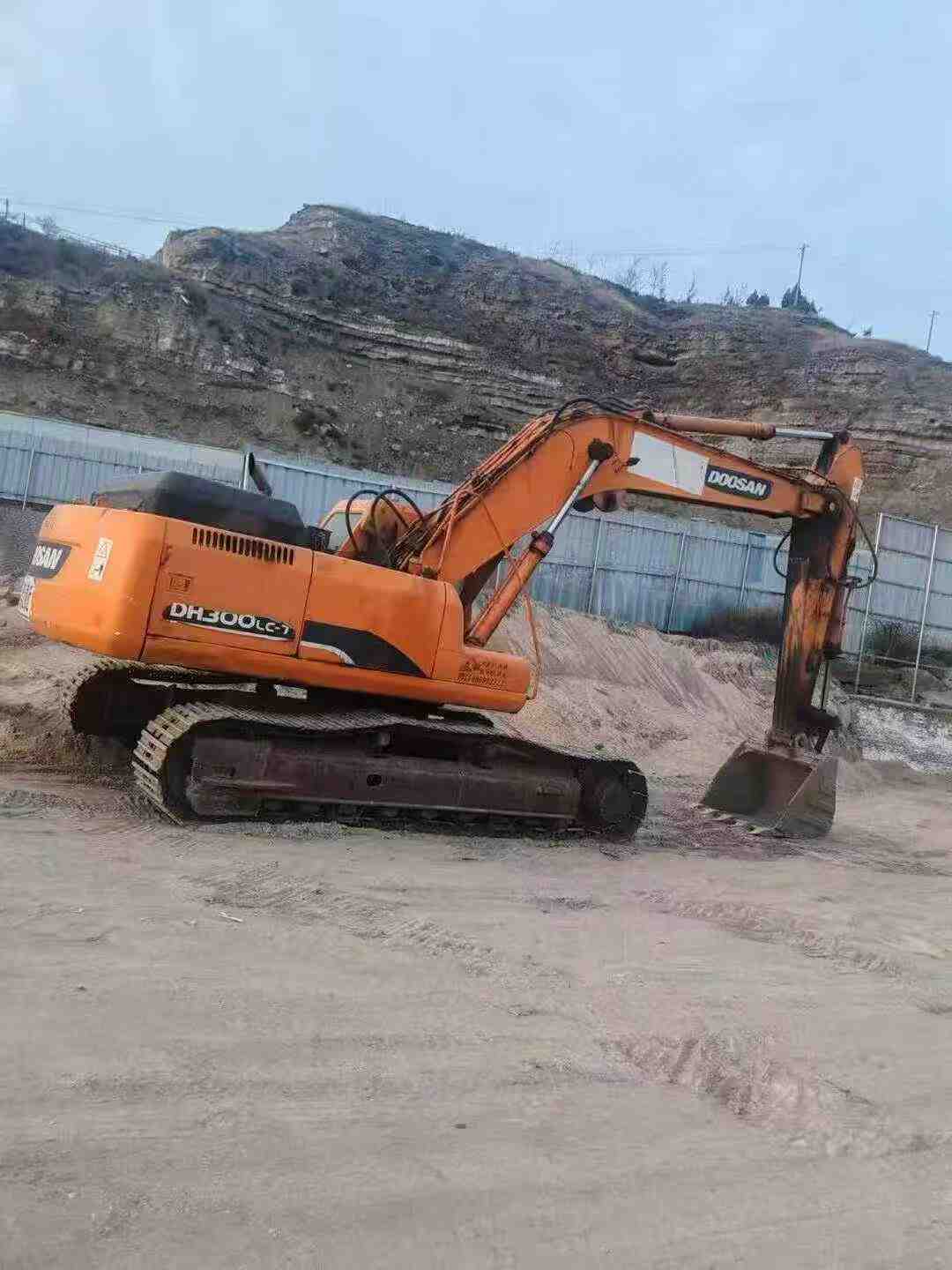 Used Doosan DL300 Excavator 2016 Model