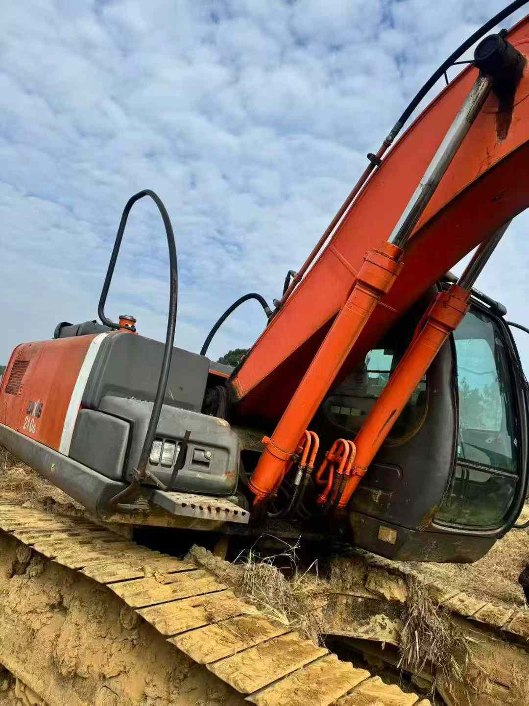 Used Hitachi ZAXIS200 Excavator 2016 Model / 2