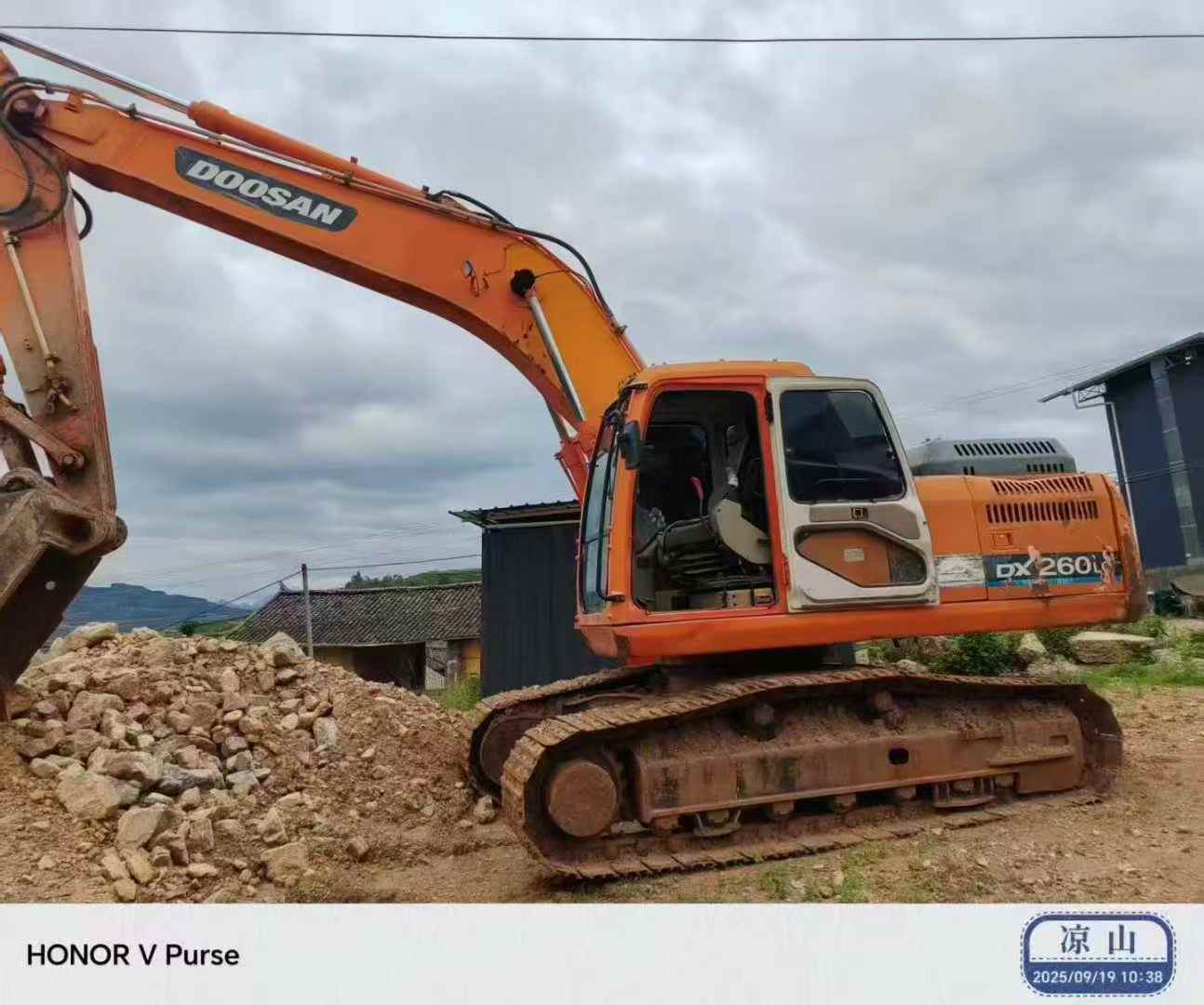 Used Doosan DH220 Excavator 2014 Model / 3