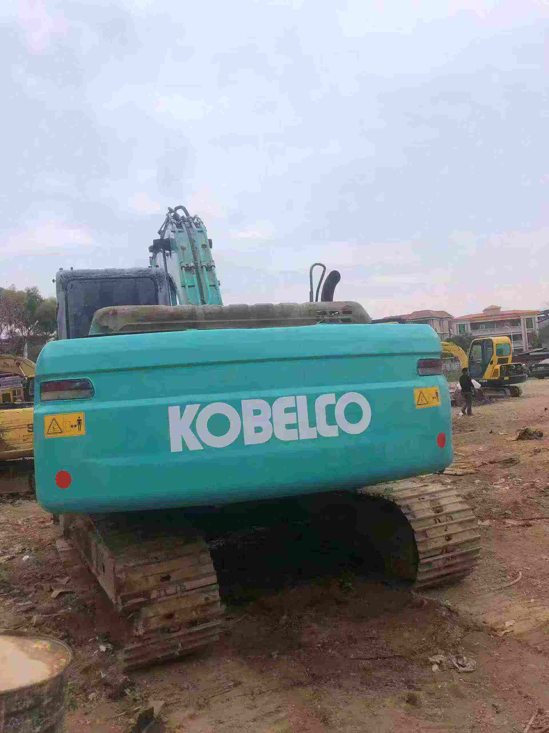 Used Kobelco SK200 Excavator 2016 Model / 3