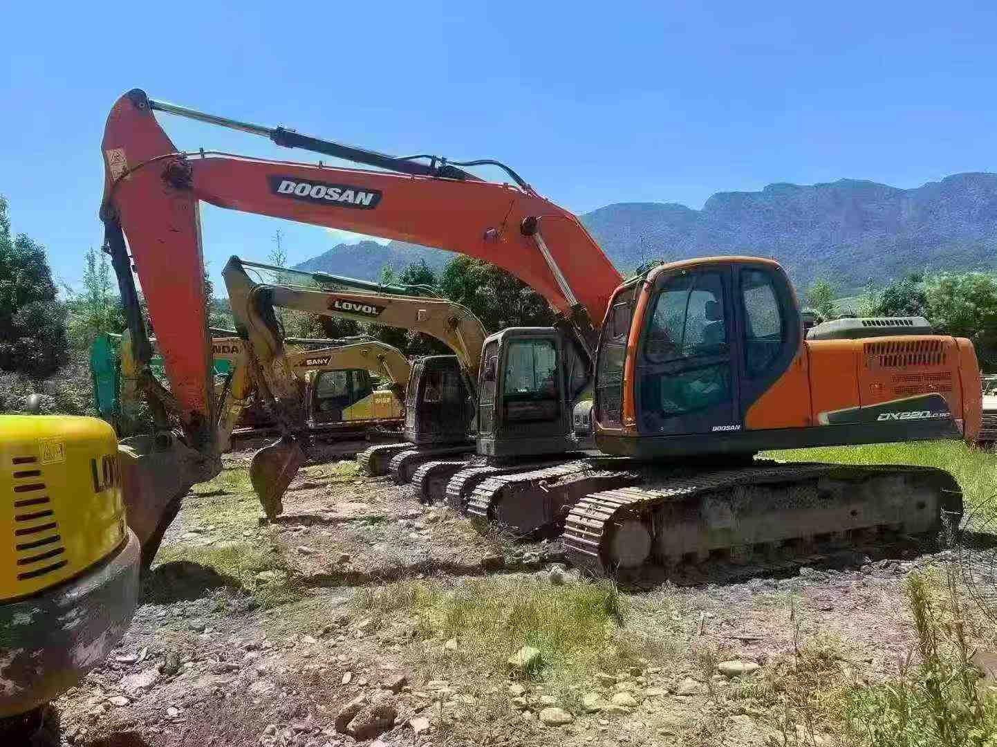 Used Doosan DH220 Excavator 2020 Model / 3