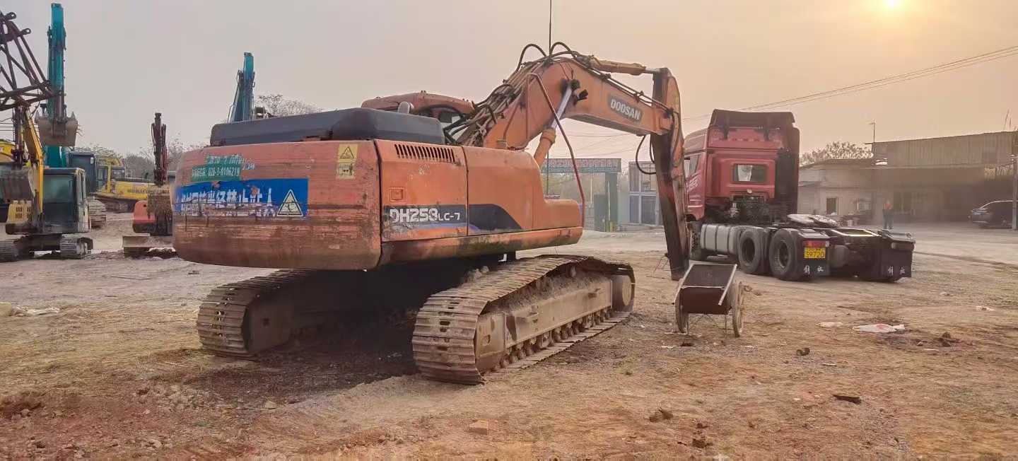 Used Doosan DH258-7 Excavator 2016 Model