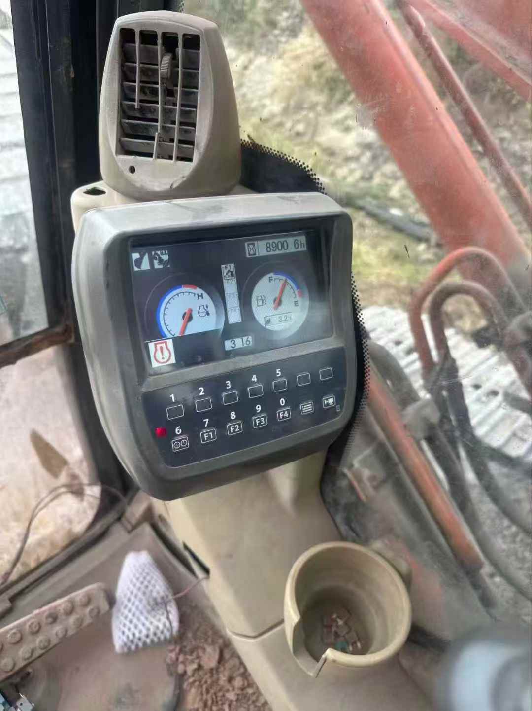 Used Hitachi ZAXIS200 Excavator 2016 Model / 7