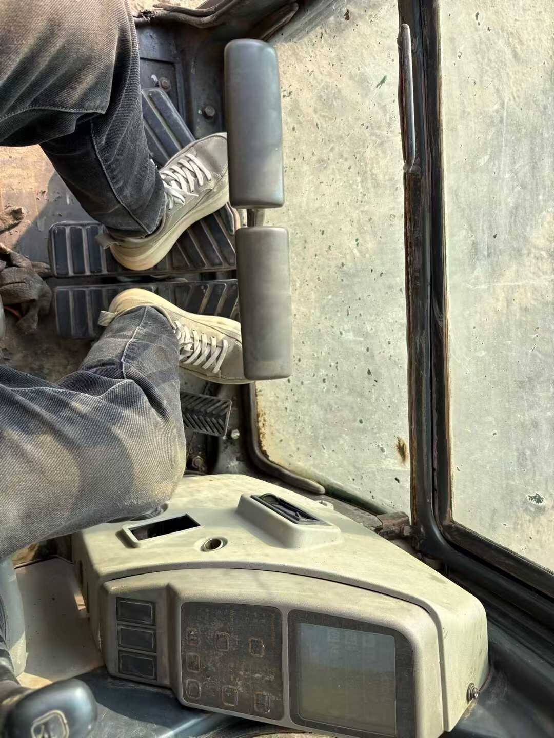 Used Hyundai R80-7 Excavator 2016 Model / 3