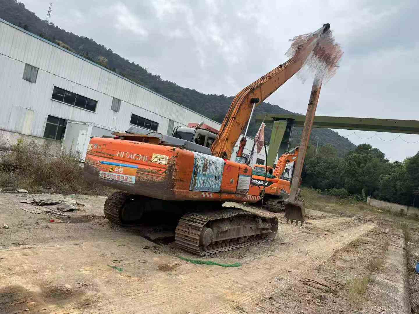 Used Hitachi ZX230-6 Excavator 2006 Model / 3