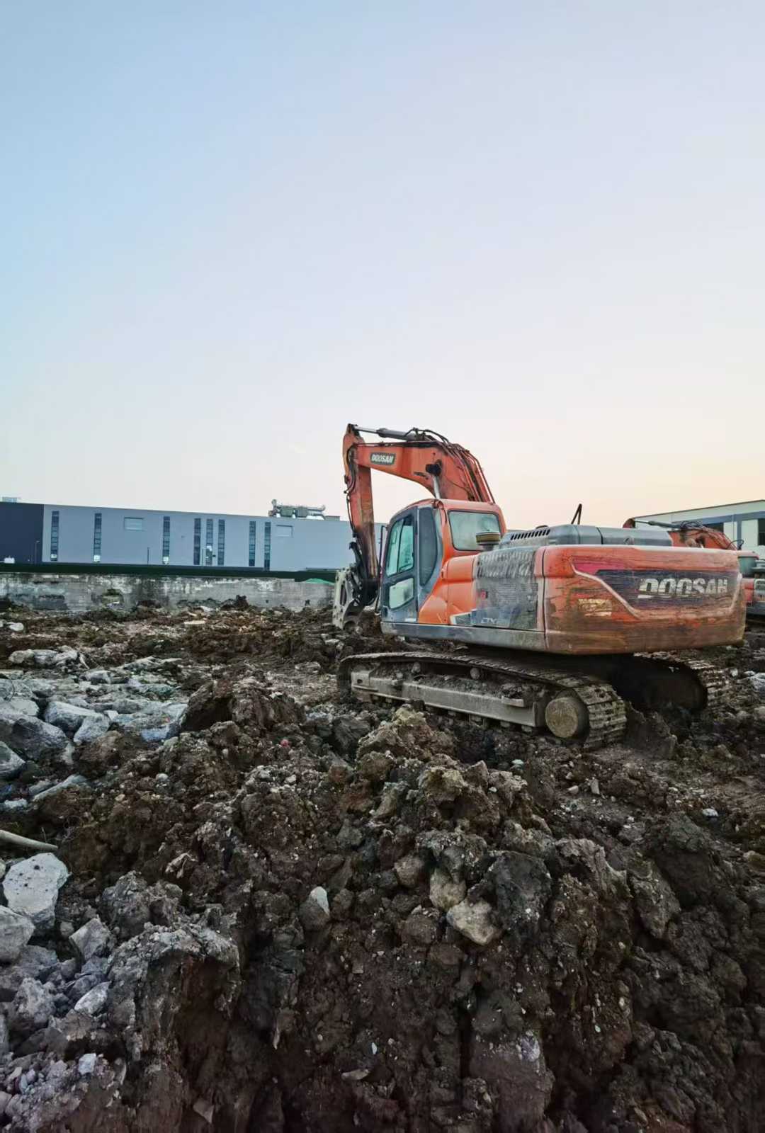 Used Doosan DH220 Excavator 2018 Model / 3