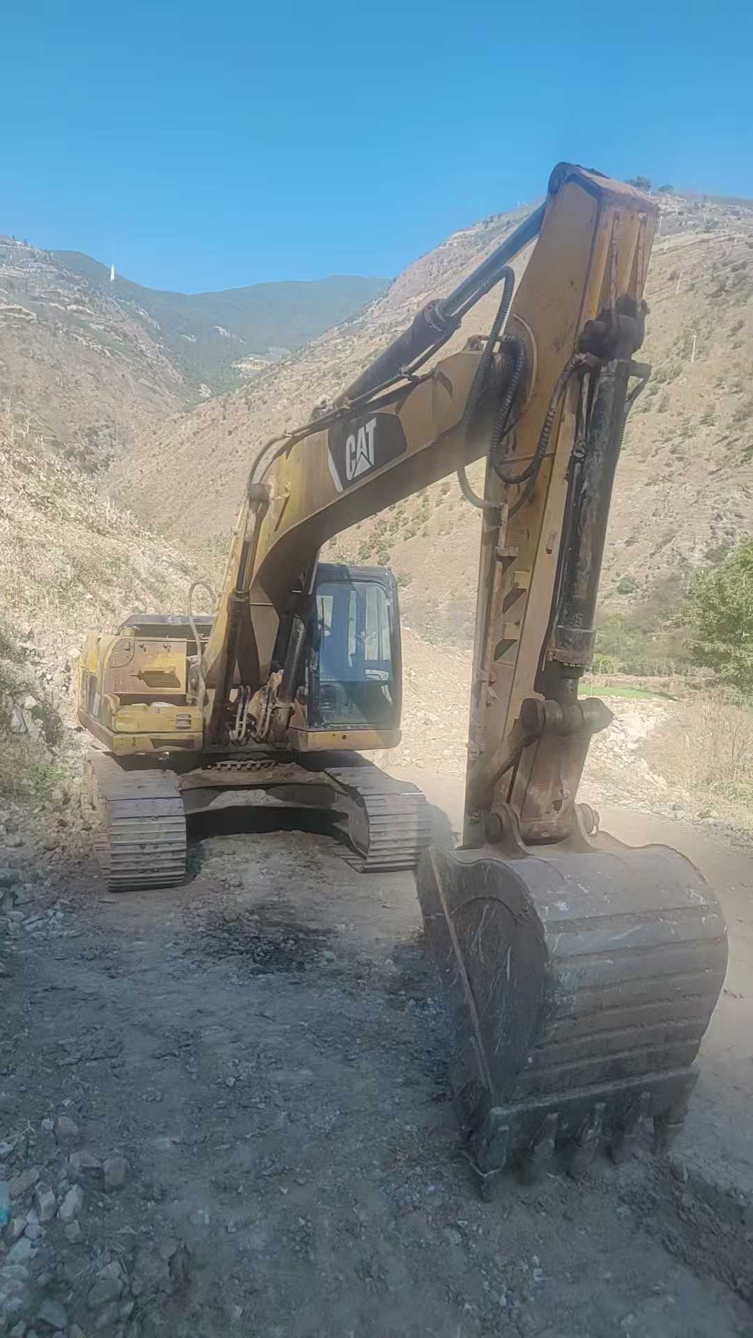 Used Caterpillar 320D Excavator 2016 Model / 3