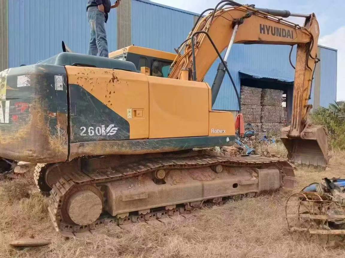 Used Hyundai R215VS Excavator 2018 Model / 3