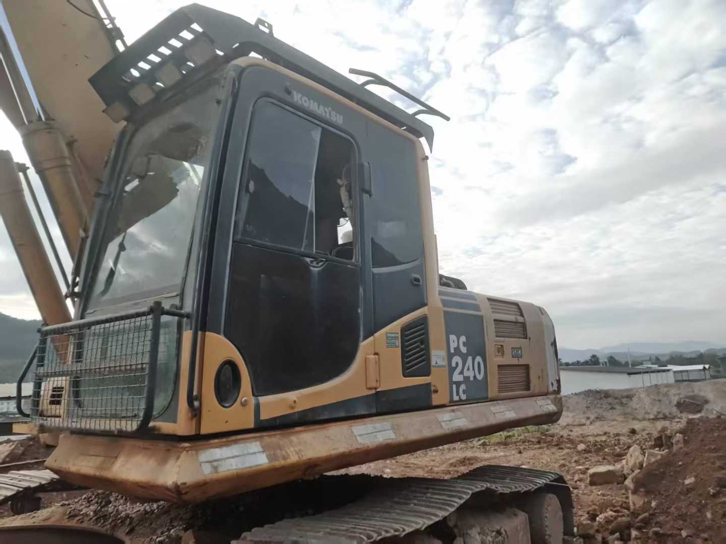 Used Komatsu PC240-11M0 Excavator 2016 Model / 2
