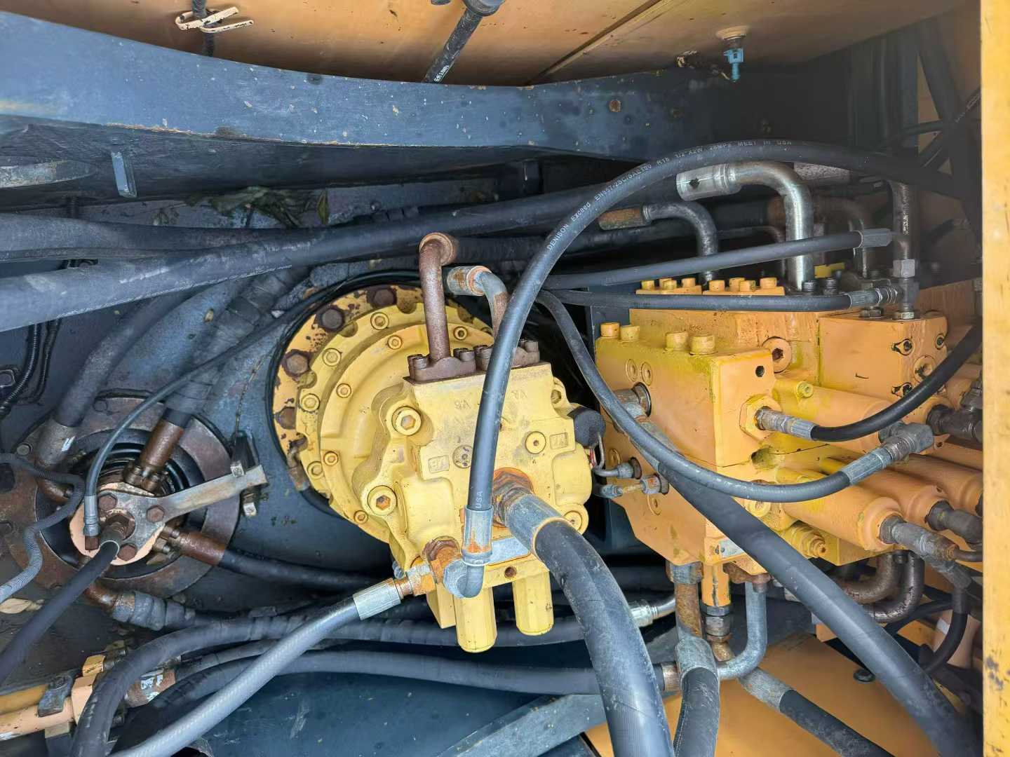 Used Hyundai R215VSN Excavator 2016 Model / 6